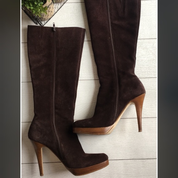 Bakers Shoes - Bakers knee high suede boots✨8.5
